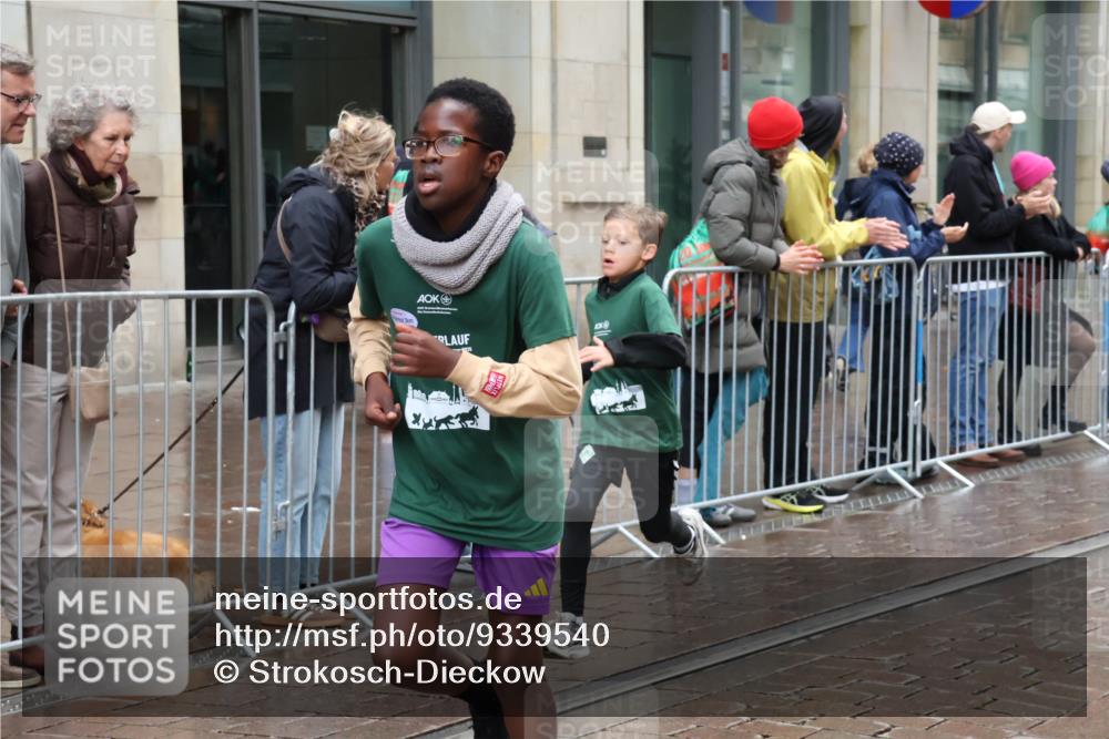 05.10.2025 - 20. swb-Marathon Bremen Strokosch-Dieckow http://msf.ph/oto/9339540 05.10.2025 15:19:55 Ziel  meine-sportfotos.de