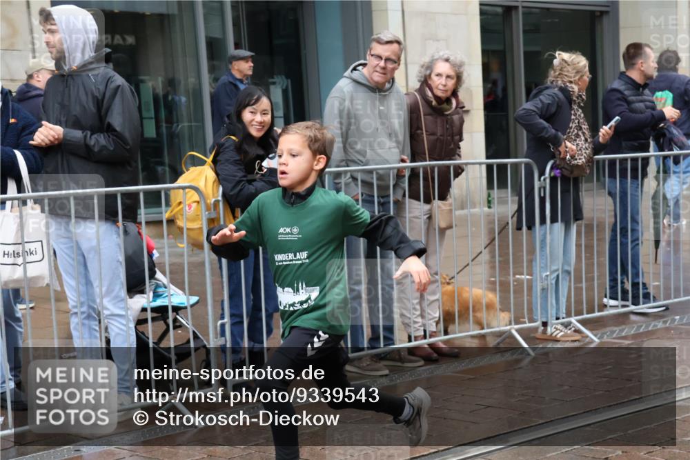 05.10.2025 - 20. swb-Marathon Bremen Strokosch-Dieckow http://msf.ph/oto/9339543 05.10.2025 15:19:56 Ziel  meine-sportfotos.de