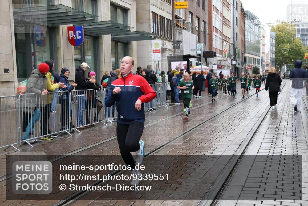 05.10.2025 - 20. swb-Marathon Bremen Strokosch-Dieckow http://msf.ph/oto/9339551 05.10.2025 15:20:00 Ziel  meine-sportfotos.de