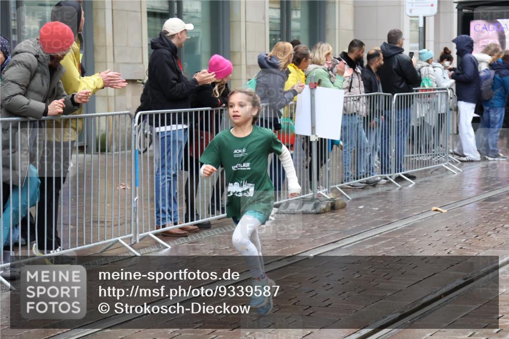 05.10.2025 - 20. swb-Marathon Bremen Strokosch-Dieckow http://msf.ph/oto/9339587 05.10.2025 15:20:11 Ziel  meine-sportfotos.de