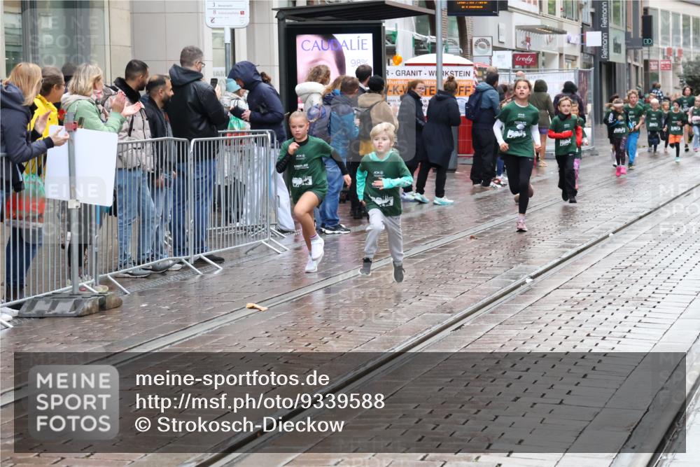 05.10.2025 - 20. swb-Marathon Bremen Strokosch-Dieckow http://msf.ph/oto/9339588 05.10.2025 15:20:12 Ziel  meine-sportfotos.de
