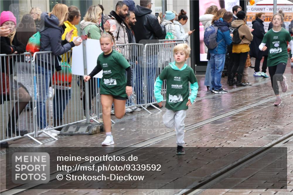 05.10.2025 - 20. swb-Marathon Bremen Strokosch-Dieckow http://msf.ph/oto/9339592 05.10.2025 15:20:13 Ziel  meine-sportfotos.de