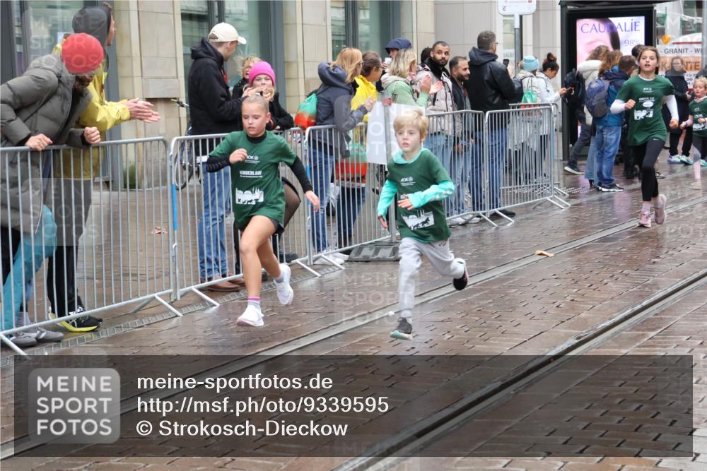 05.10.2025 - 20. swb-Marathon Bremen Strokosch-Dieckow http://msf.ph/oto/9339595 05.10.2025 15:20:14 Ziel  meine-sportfotos.de