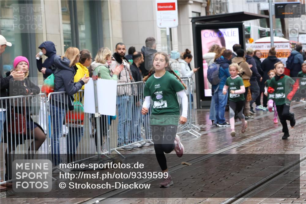 05.10.2025 - 20. swb-Marathon Bremen Strokosch-Dieckow http://msf.ph/oto/9339599 05.10.2025 15:20:15 Ziel  meine-sportfotos.de