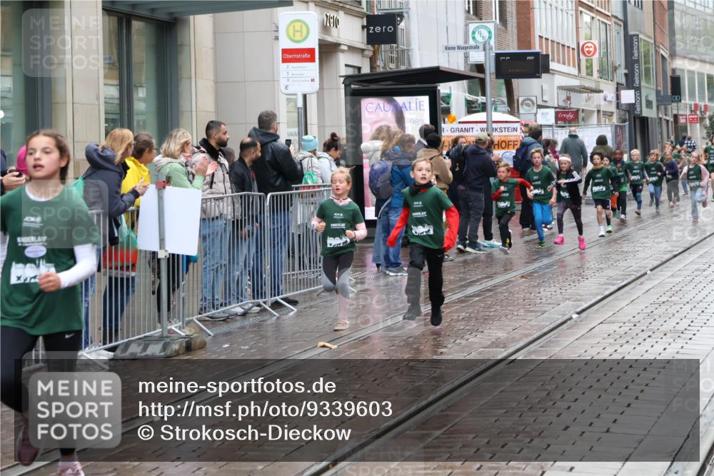 05.10.2025 - 20. swb-Marathon Bremen Strokosch-Dieckow http://msf.ph/oto/9339603 05.10.2025 15:20:16 Ziel  meine-sportfotos.de