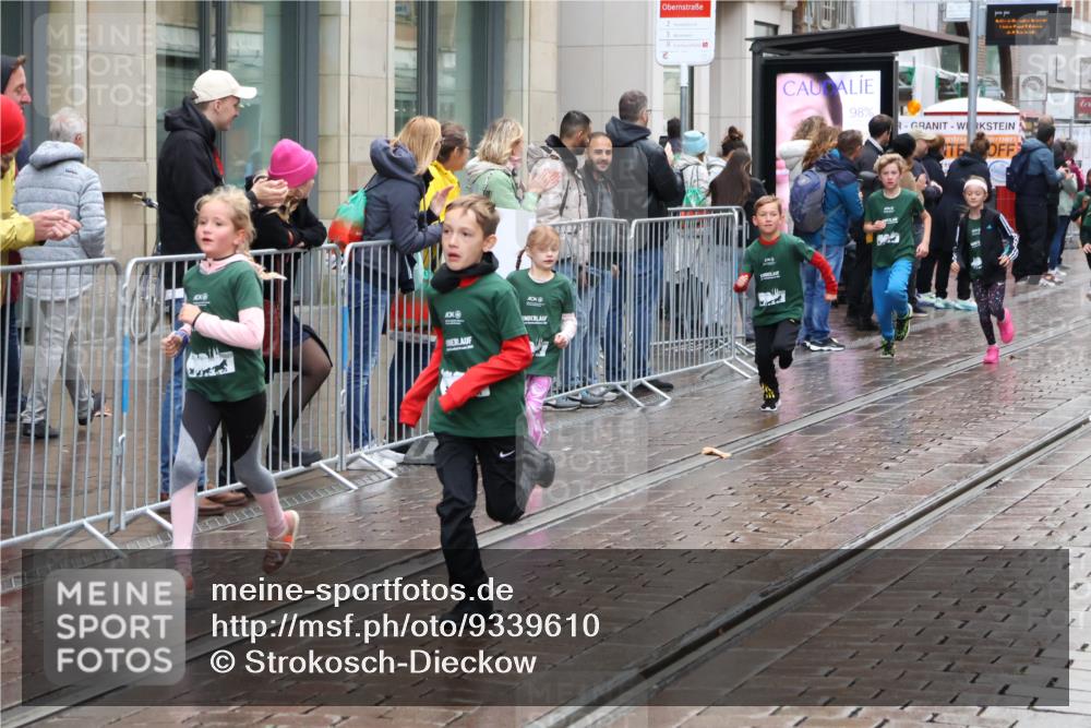 05.10.2025 - 20. swb-Marathon Bremen Strokosch-Dieckow http://msf.ph/oto/9339610 05.10.2025 15:20:18 Ziel  meine-sportfotos.de