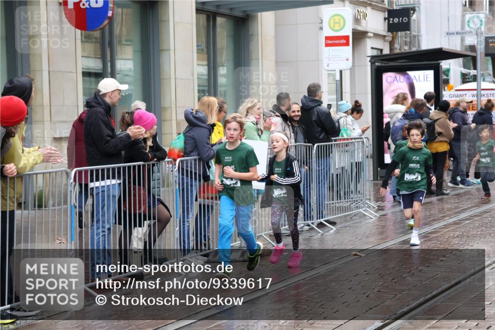 05.10.2025 - 20. swb-Marathon Bremen Strokosch-Dieckow http://msf.ph/oto/9339617 05.10.2025 15:20:21 Ziel  meine-sportfotos.de