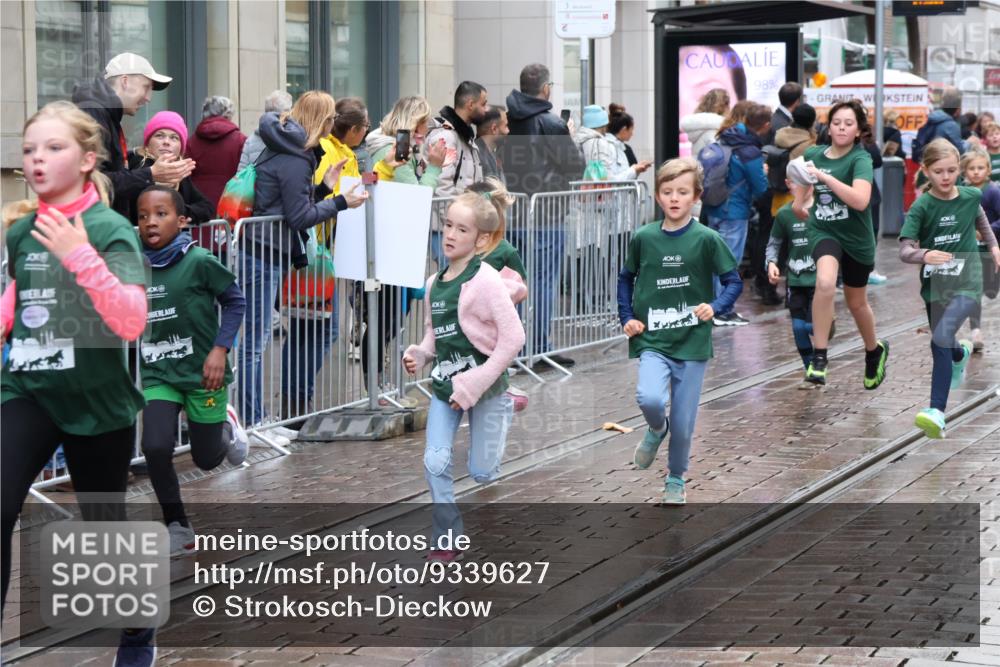 05.10.2025 - 20. swb-Marathon Bremen Strokosch-Dieckow http://msf.ph/oto/9339627 05.10.2025 15:20:24 Ziel  meine-sportfotos.de