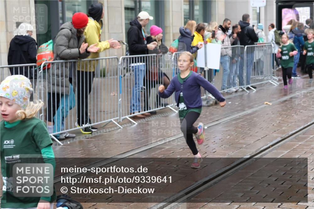 05.10.2025 - 20. swb-Marathon Bremen Strokosch-Dieckow http://msf.ph/oto/9339641 05.10.2025 15:20:28 Ziel  meine-sportfotos.de