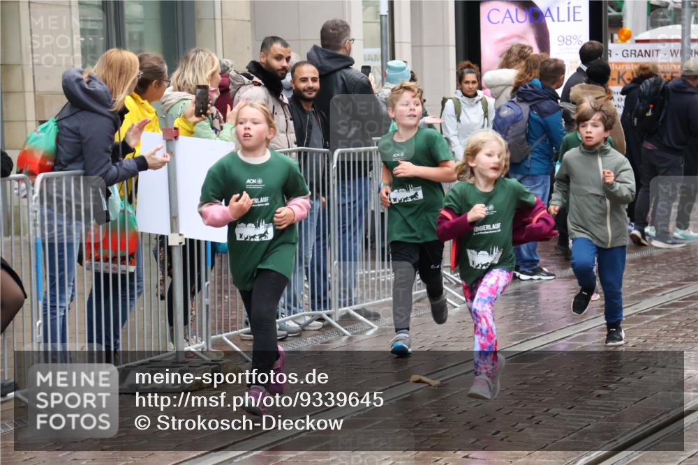 05.10.2025 - 20. swb-Marathon Bremen Strokosch-Dieckow http://msf.ph/oto/9339645 05.10.2025 15:20:30 Ziel  meine-sportfotos.de