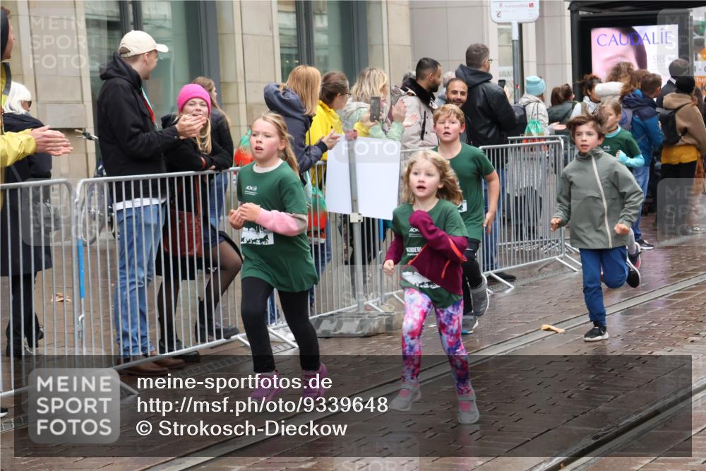 05.10.2025 - 20. swb-Marathon Bremen Strokosch-Dieckow http://msf.ph/oto/9339648 05.10.2025 15:20:31 Ziel  meine-sportfotos.de