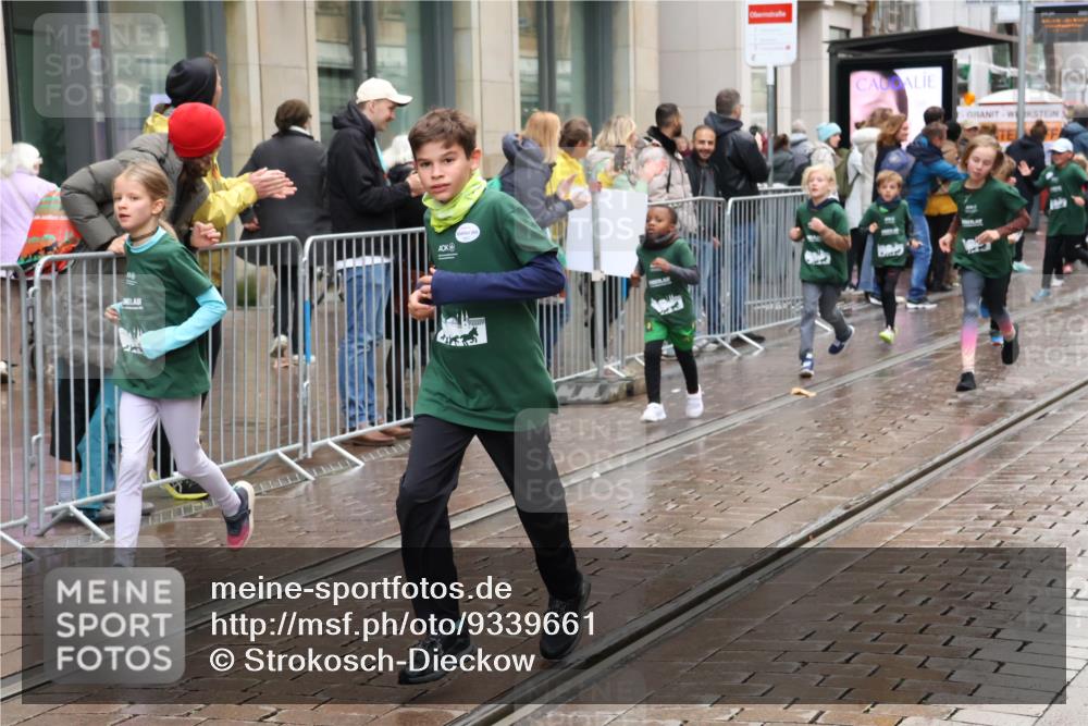05.10.2025 - 20. swb-Marathon Bremen Strokosch-Dieckow http://msf.ph/oto/9339661 05.10.2025 15:20:35 Ziel  meine-sportfotos.de
