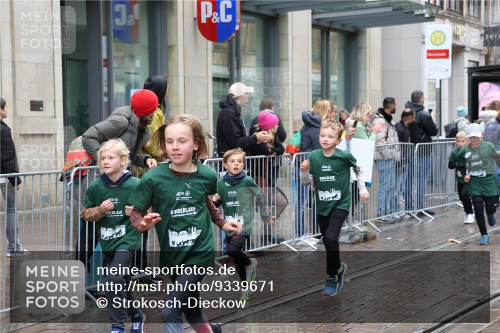 05.10.2025 - 20. swb-Marathon Bremen Strokosch-Dieckow http://msf.ph/oto/9339671 05.10.2025 15:20:38 Ziel  meine-sportfotos.de