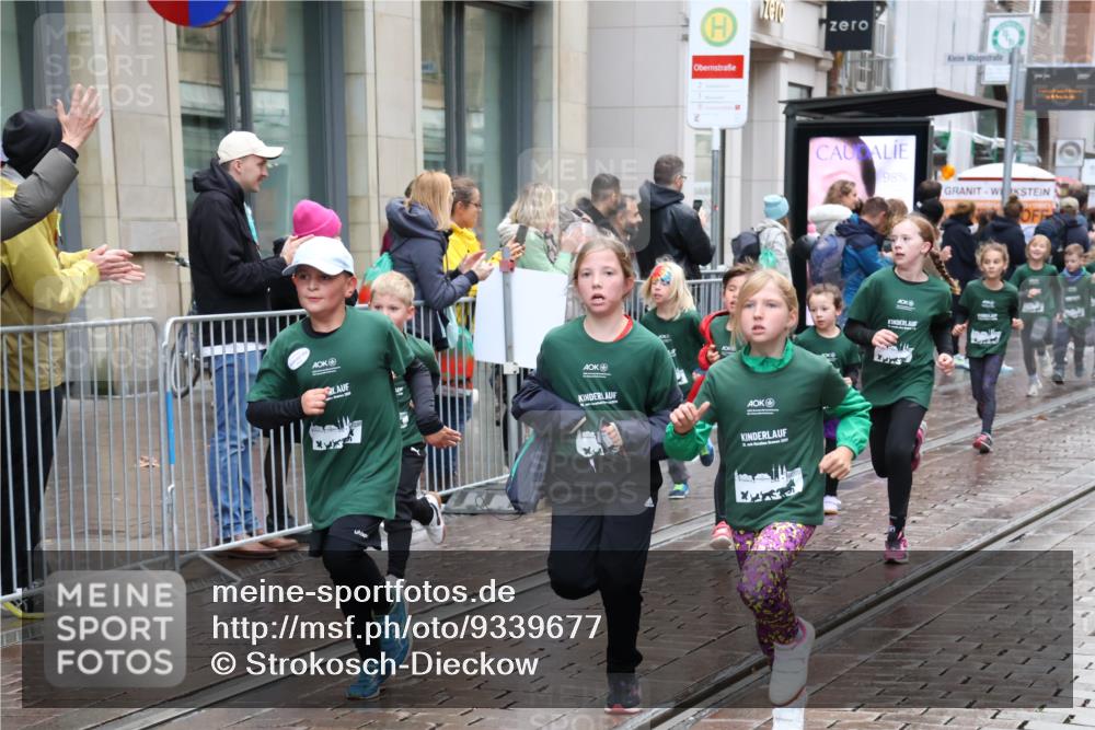 05.10.2025 - 20. swb-Marathon Bremen Strokosch-Dieckow http://msf.ph/oto/9339677 05.10.2025 15:20:40 Ziel  meine-sportfotos.de