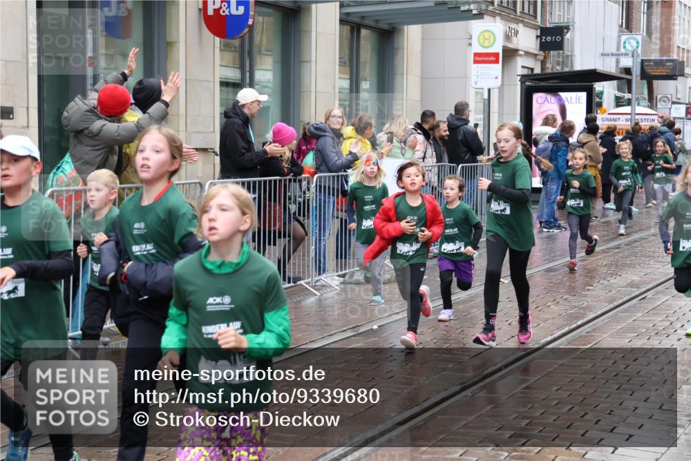 05.10.2025 - 20. swb-Marathon Bremen Strokosch-Dieckow http://msf.ph/oto/9339680 05.10.2025 15:20:41 Ziel  meine-sportfotos.de