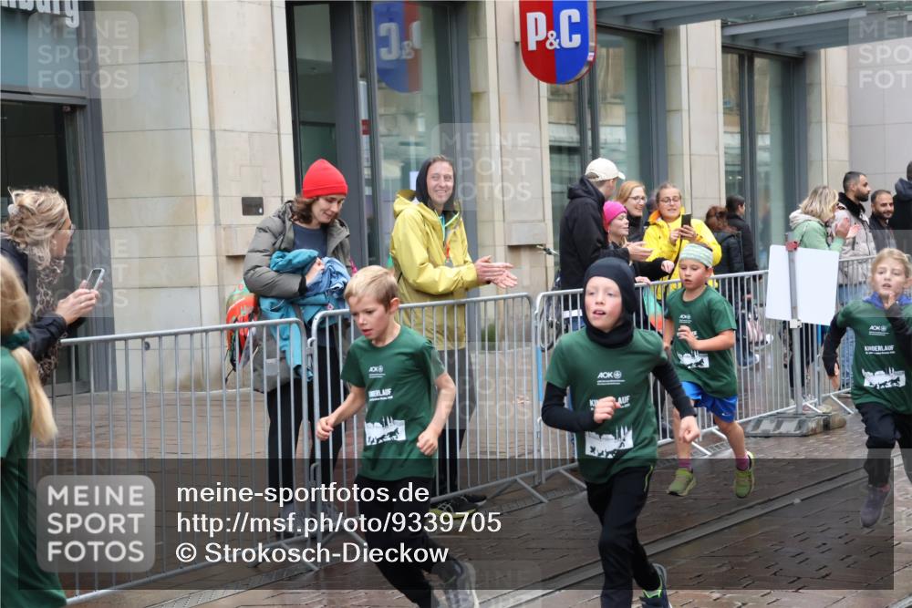 05.10.2025 - 20. swb-Marathon Bremen Strokosch-Dieckow http://msf.ph/oto/9339705 05.10.2025 15:20:49 Ziel  meine-sportfotos.de