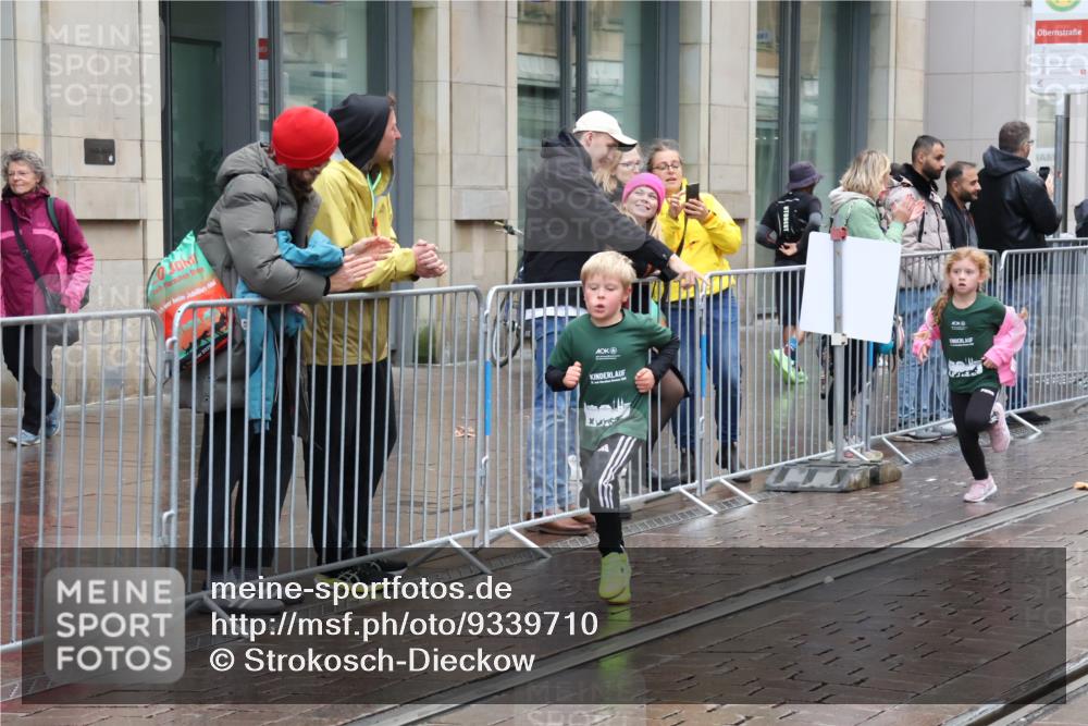 05.10.2025 - 20. swb-Marathon Bremen Strokosch-Dieckow http://msf.ph/oto/9339710 05.10.2025 15:20:51 Ziel  meine-sportfotos.de