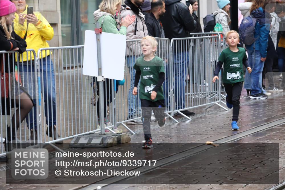 05.10.2025 - 20. swb-Marathon Bremen Strokosch-Dieckow http://msf.ph/oto/9339717 05.10.2025 15:20:53 Ziel  meine-sportfotos.de