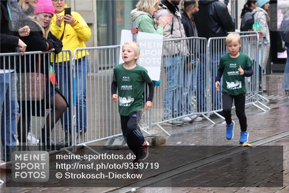 05.10.2025 - 20. swb-Marathon Bremen Strokosch-Dieckow http://msf.ph/oto/9339719 05.10.2025 15:20:54 Ziel  meine-sportfotos.de