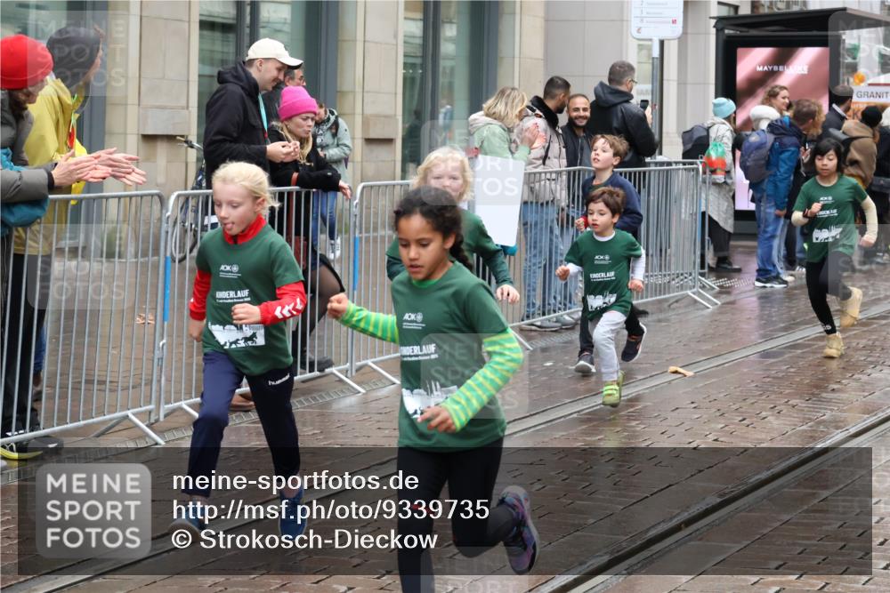 05.10.2025 - 20. swb-Marathon Bremen Strokosch-Dieckow http://msf.ph/oto/9339735 05.10.2025 15:20:59 Ziel  meine-sportfotos.de