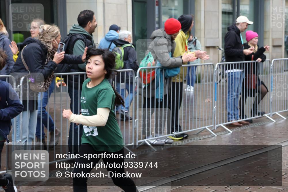 05.10.2025 - 20. swb-Marathon Bremen Strokosch-Dieckow http://msf.ph/oto/9339744 05.10.2025 15:21:03 Ziel  meine-sportfotos.de