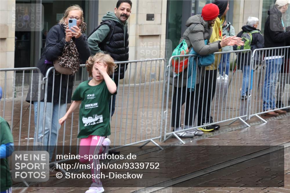 05.10.2025 - 20. swb-Marathon Bremen Strokosch-Dieckow http://msf.ph/oto/9339752 05.10.2025 15:21:06 Ziel  meine-sportfotos.de