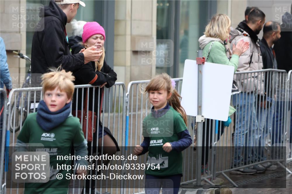 05.10.2025 - 20. swb-Marathon Bremen Strokosch-Dieckow http://msf.ph/oto/9339754 05.10.2025 15:21:08 Ziel  meine-sportfotos.de