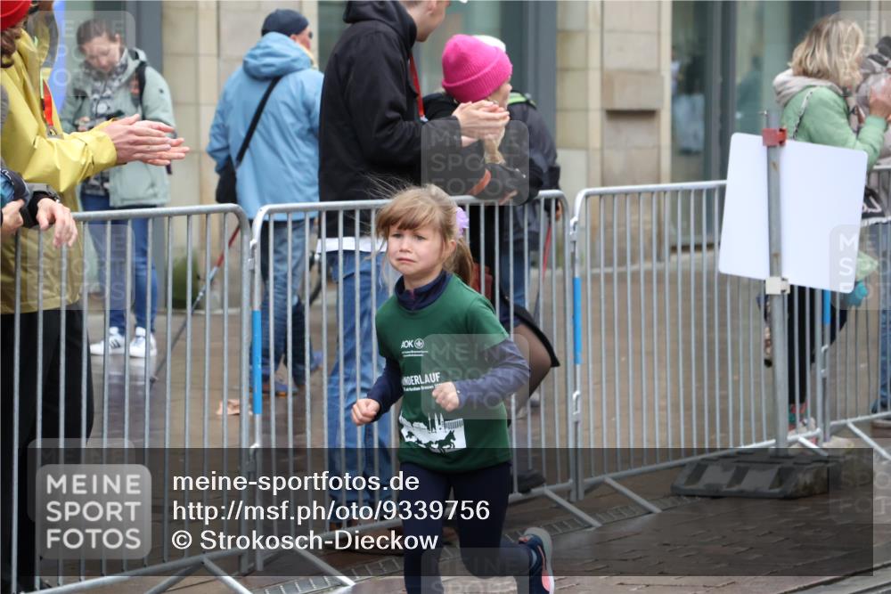 05.10.2025 - 20. swb-Marathon Bremen Strokosch-Dieckow http://msf.ph/oto/9339756 05.10.2025 15:21:09 Ziel  meine-sportfotos.de