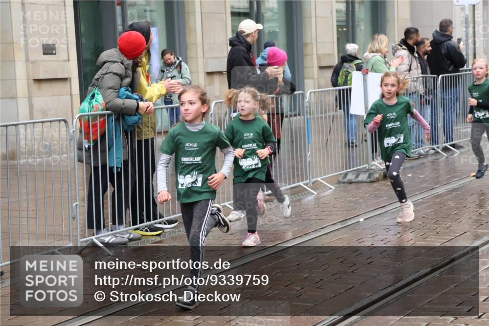 05.10.2025 - 20. swb-Marathon Bremen Strokosch-Dieckow http://msf.ph/oto/9339759 05.10.2025 15:21:12 Ziel  meine-sportfotos.de
