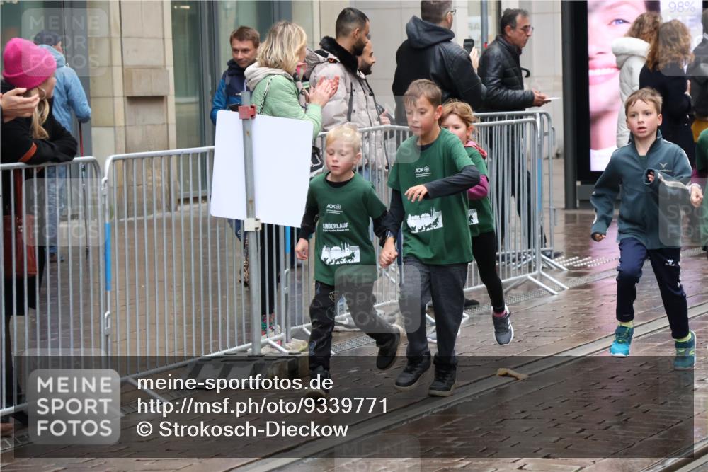 05.10.2025 - 20. swb-Marathon Bremen Strokosch-Dieckow http://msf.ph/oto/9339771 05.10.2025 15:21:16 Ziel  meine-sportfotos.de