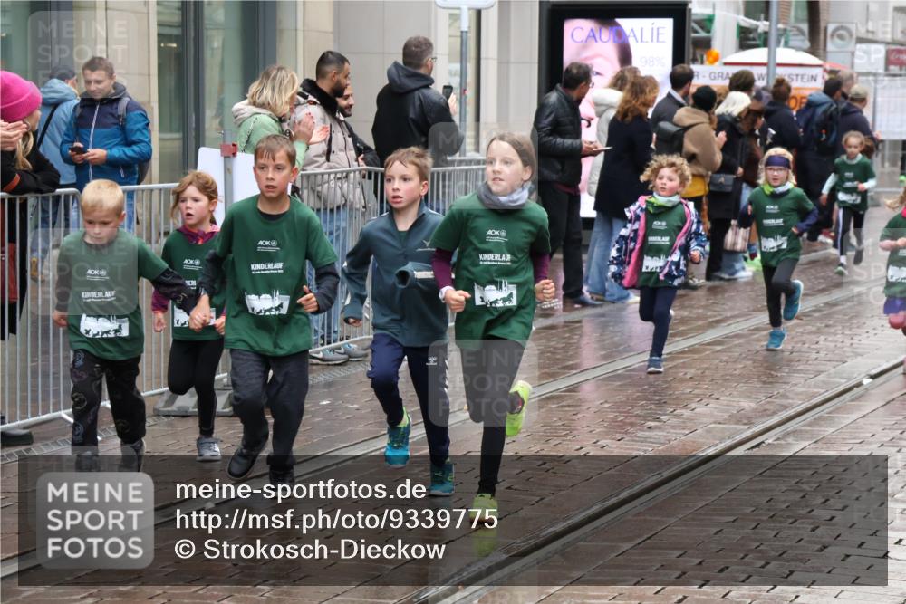 05.10.2025 - 20. swb-Marathon Bremen Strokosch-Dieckow http://msf.ph/oto/9339775 05.10.2025 15:21:17 Ziel  meine-sportfotos.de