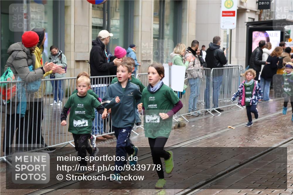 05.10.2025 - 20. swb-Marathon Bremen Strokosch-Dieckow http://msf.ph/oto/9339778 05.10.2025 15:21:18 Ziel  meine-sportfotos.de