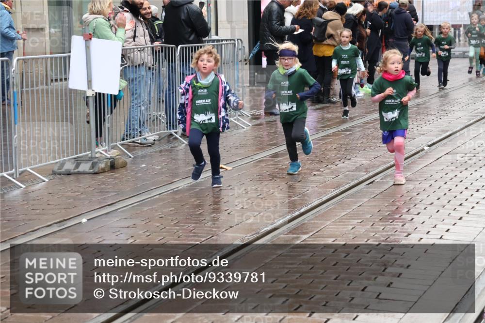 05.10.2025 - 20. swb-Marathon Bremen Strokosch-Dieckow http://msf.ph/oto/9339781 05.10.2025 15:21:19 Ziel  meine-sportfotos.de
