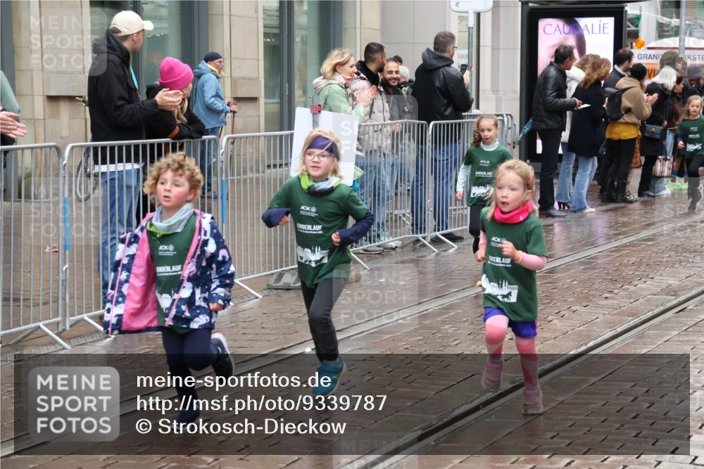 05.10.2025 - 20. swb-Marathon Bremen Strokosch-Dieckow http://msf.ph/oto/9339787 05.10.2025 15:21:21 Ziel  meine-sportfotos.de