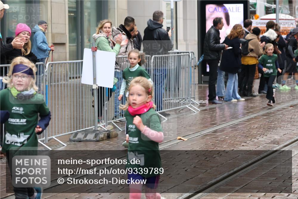 05.10.2025 - 20. swb-Marathon Bremen Strokosch-Dieckow http://msf.ph/oto/9339789 05.10.2025 15:21:22 Ziel  meine-sportfotos.de