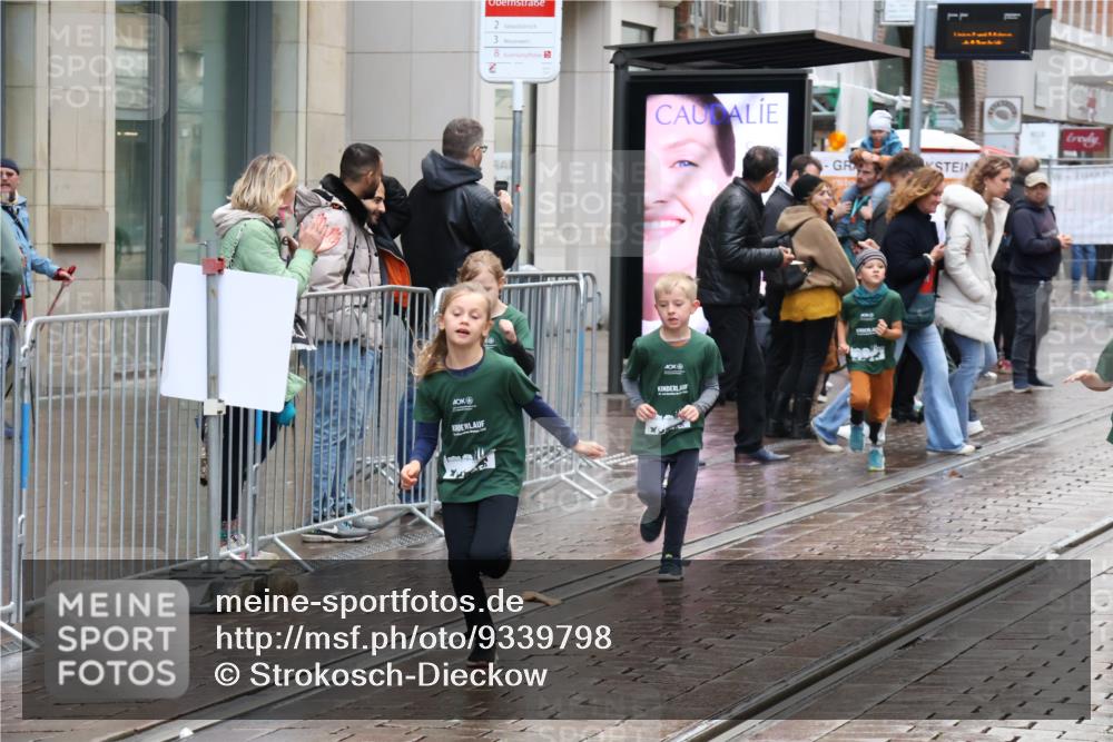05.10.2025 - 20. swb-Marathon Bremen Strokosch-Dieckow http://msf.ph/oto/9339798 05.10.2025 15:21:25 Ziel  meine-sportfotos.de