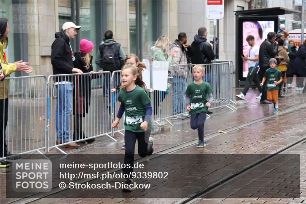 05.10.2025 - 20. swb-Marathon Bremen Strokosch-Dieckow http://msf.ph/oto/9339802 05.10.2025 15:21:26 Ziel  meine-sportfotos.de