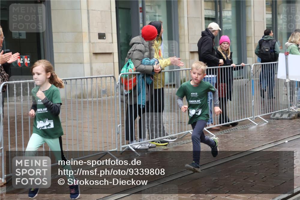 05.10.2025 - 20. swb-Marathon Bremen Strokosch-Dieckow http://msf.ph/oto/9339808 05.10.2025 15:21:28 Ziel  meine-sportfotos.de