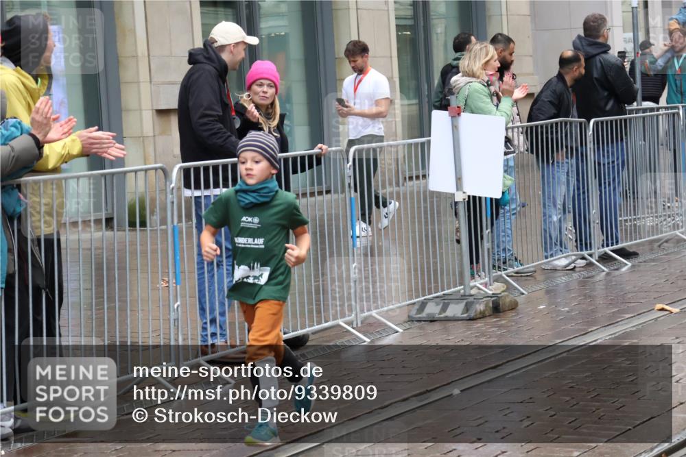05.10.2025 - 20. swb-Marathon Bremen Strokosch-Dieckow http://msf.ph/oto/9339809 05.10.2025 15:21:30 Ziel  meine-sportfotos.de