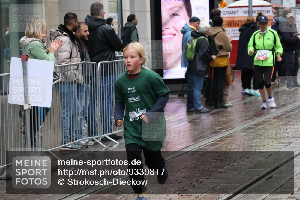 05.10.2025 - 20. swb-Marathon Bremen Strokosch-Dieckow http://msf.ph/oto/9339817 05.10.2025 15:21:39 Ziel  meine-sportfotos.de