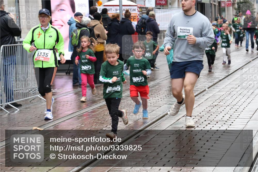 05.10.2025 - 20. swb-Marathon Bremen Strokosch-Dieckow http://msf.ph/oto/9339825 05.10.2025 15:21:43 Ziel 1335 meine-sportfotos.de