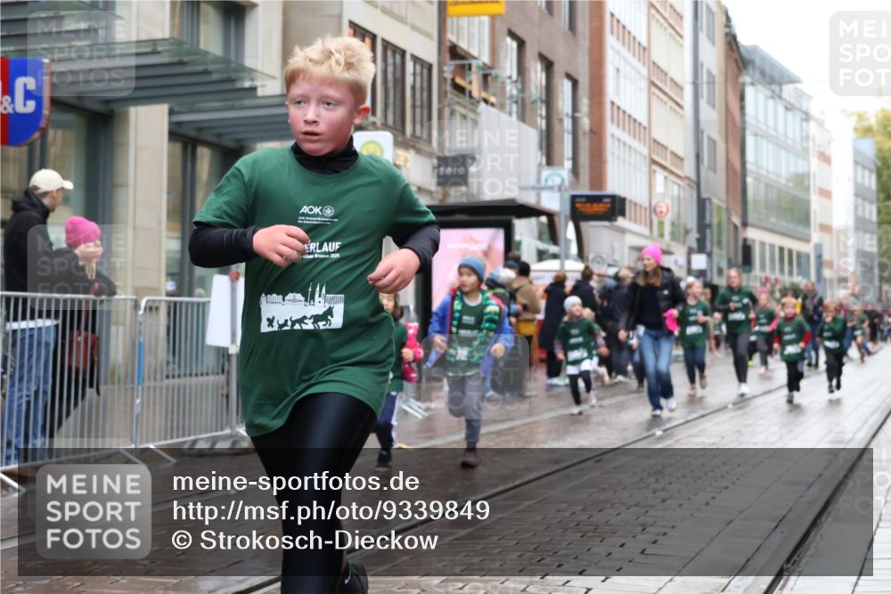 05.10.2025 - 20. swb-Marathon Bremen Strokosch-Dieckow http://msf.ph/oto/9339849 05.10.2025 15:21:54 Ziel 1335 meine-sportfotos.de