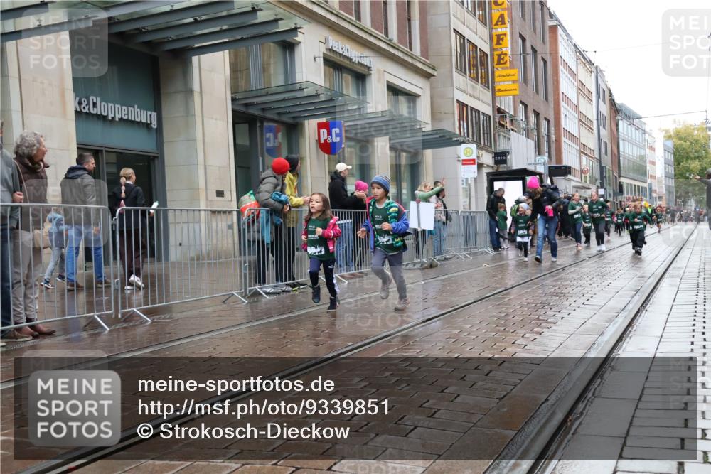 05.10.2025 - 20. swb-Marathon Bremen Strokosch-Dieckow http://msf.ph/oto/9339851 05.10.2025 15:21:56 Ziel 1335 meine-sportfotos.de