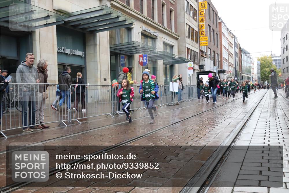 05.10.2025 - 20. swb-Marathon Bremen Strokosch-Dieckow http://msf.ph/oto/9339852 05.10.2025 15:21:57 Ziel 1335 meine-sportfotos.de