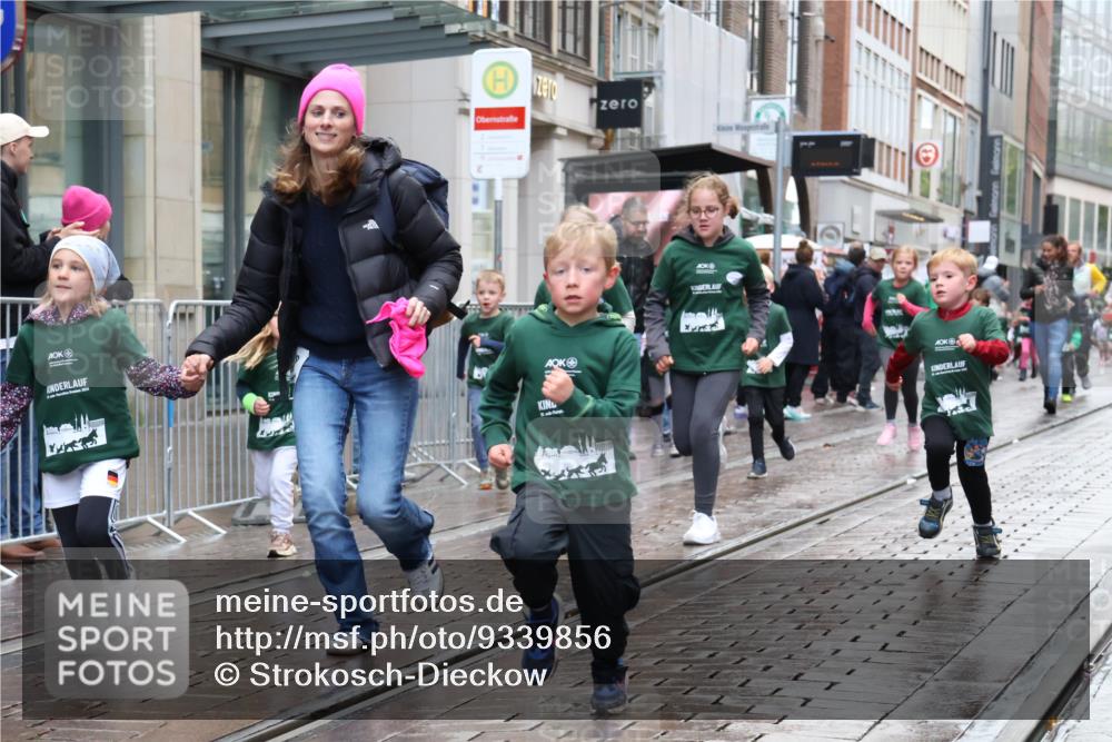 05.10.2025 - 20. swb-Marathon Bremen Strokosch-Dieckow http://msf.ph/oto/9339856 05.10.2025 15:21:59 Ziel 1335 meine-sportfotos.de