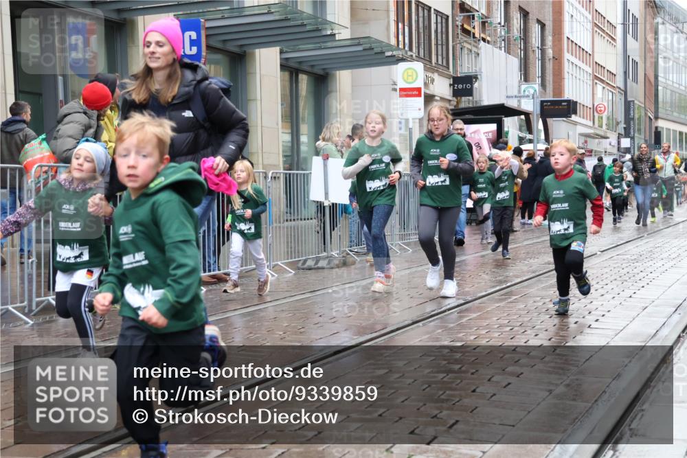05.10.2025 - 20. swb-Marathon Bremen Strokosch-Dieckow http://msf.ph/oto/9339859 05.10.2025 15:22:00 Ziel 1335 meine-sportfotos.de