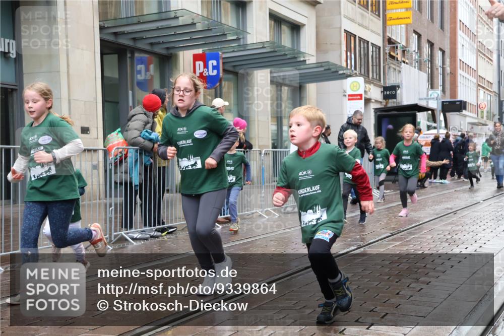 05.10.2025 - 20. swb-Marathon Bremen Strokosch-Dieckow http://msf.ph/oto/9339864 05.10.2025 15:22:02 Ziel 1335 meine-sportfotos.de