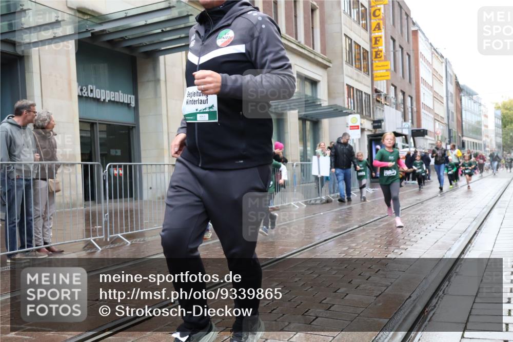 05.10.2025 - 20. swb-Marathon Bremen Strokosch-Dieckow http://msf.ph/oto/9339865 05.10.2025 15:22:03 Ziel 1335 meine-sportfotos.de