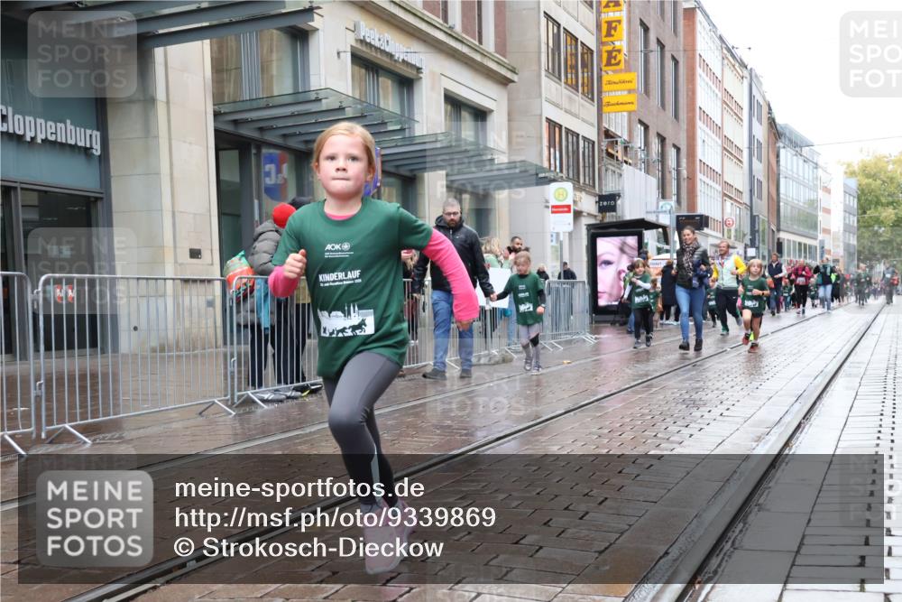 05.10.2025 - 20. swb-Marathon Bremen Strokosch-Dieckow http://msf.ph/oto/9339869 05.10.2025 15:22:05 Ziel 1335, 1544 meine-sportfotos.de