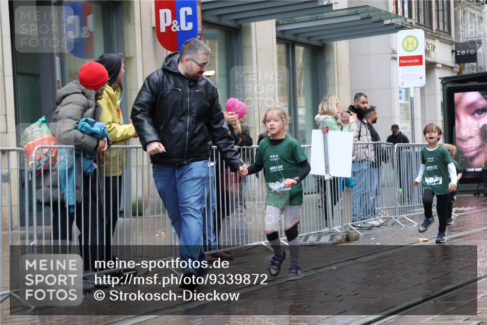 05.10.2025 - 20. swb-Marathon Bremen Strokosch-Dieckow http://msf.ph/oto/9339872 05.10.2025 15:22:06 Ziel 1335, 1544 meine-sportfotos.de
